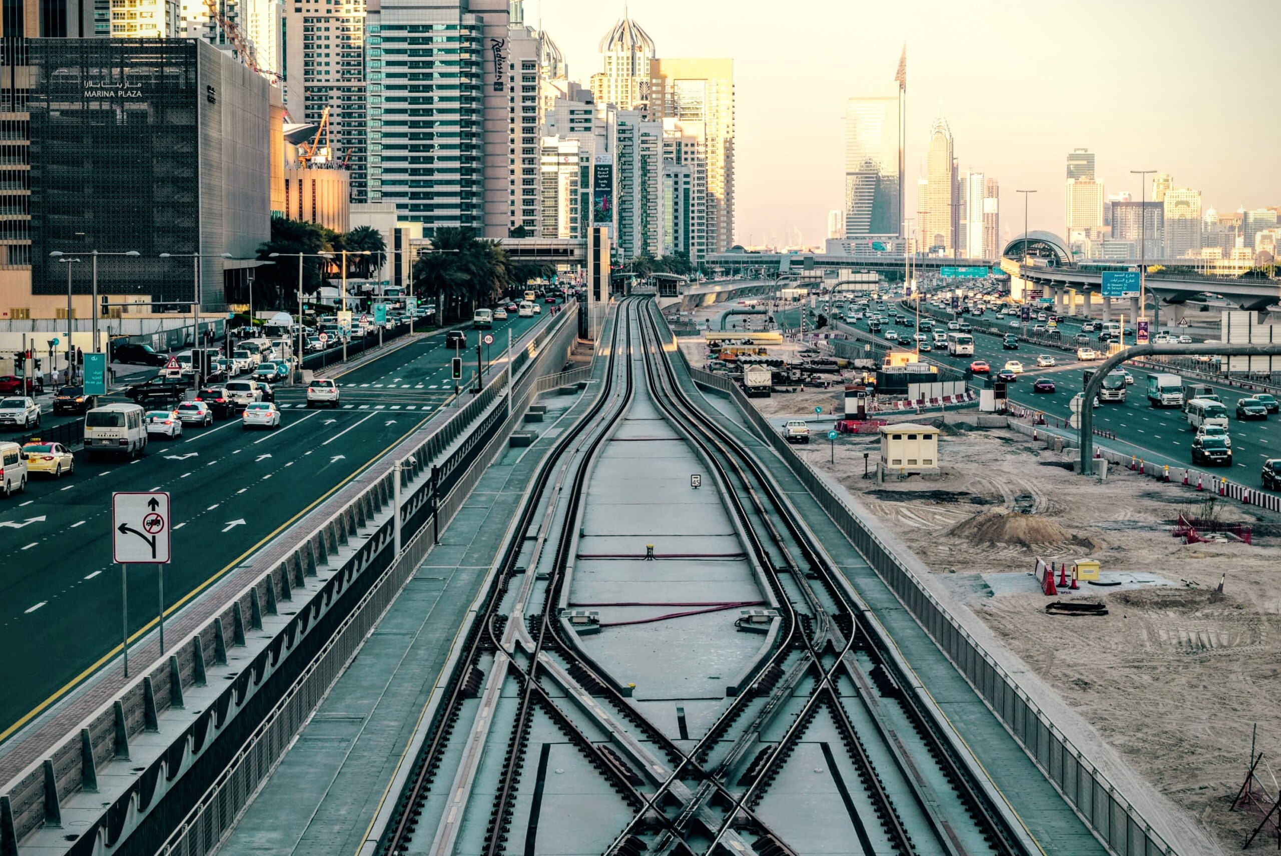 Doing business in a multicultural context: Dubai streets